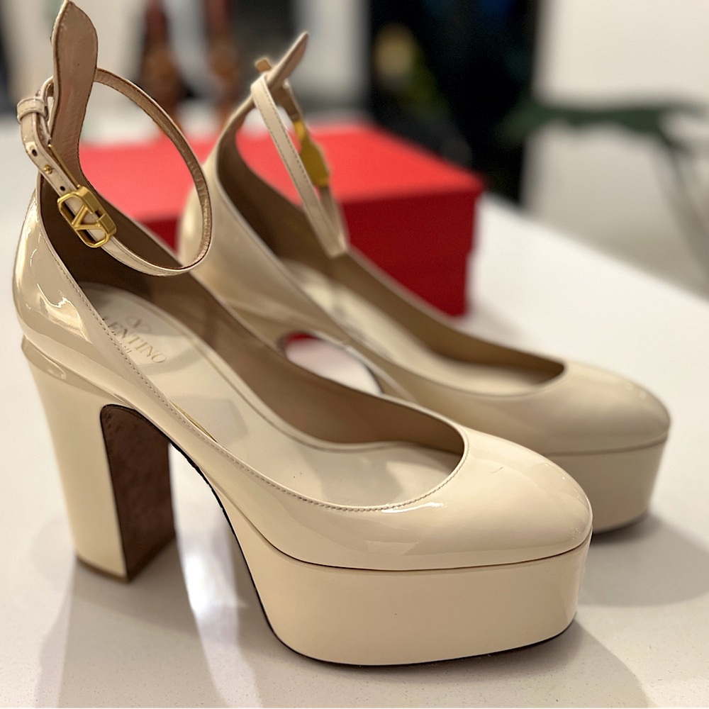 Valentino Ivory Tan-Go Platform Heels; Patent Leather; Size EU 38; 120mm